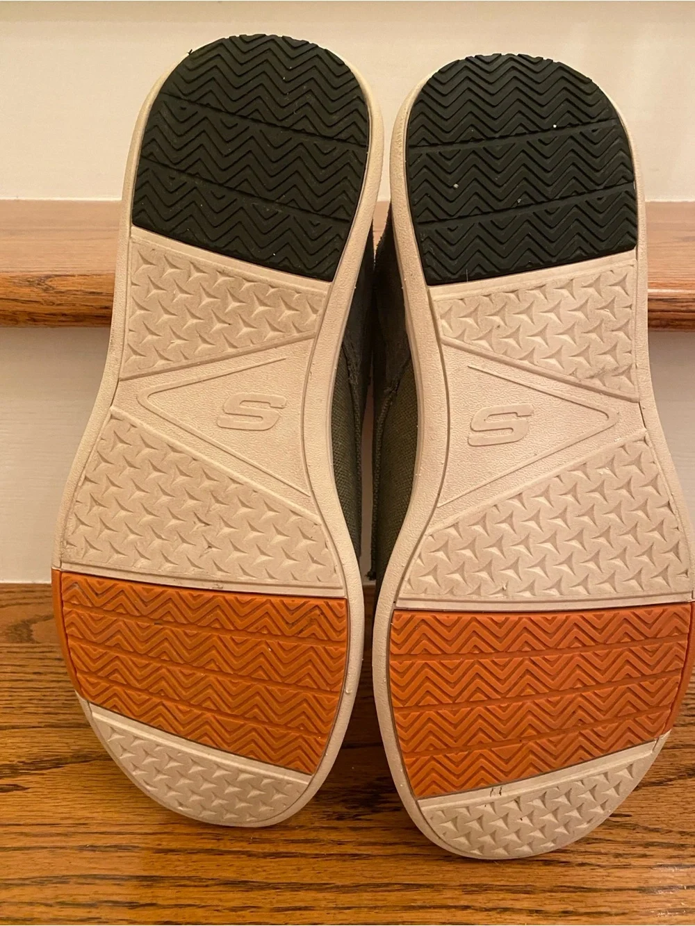 Skechers Men’s 10 Olive w/Brown Canvas Slip-On Lace-Up Sneakers Excellent Cond.